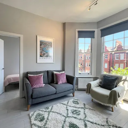 2 Bedroom Apartment In South Hampstead
